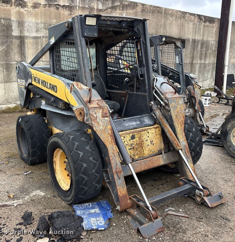 image for item ET7359 2006 New Holland L190 skid steer loader