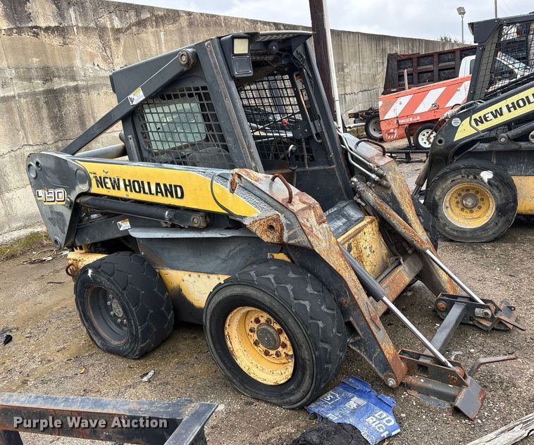 image for item ET7359 2006 New Holland L190 skid steer loader