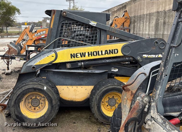 image for item ET7359 2006 New Holland L190 skid steer loader