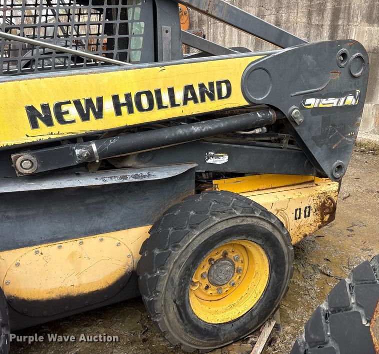 image for item ET7359 2006 New Holland L190 skid steer loader