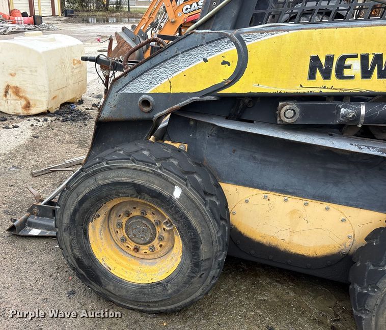 image for item ET7359 2006 New Holland L190 skid steer loader