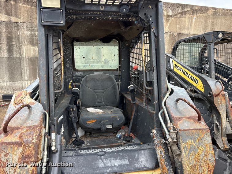 image for item ET7359 2006 New Holland L190 skid steer loader