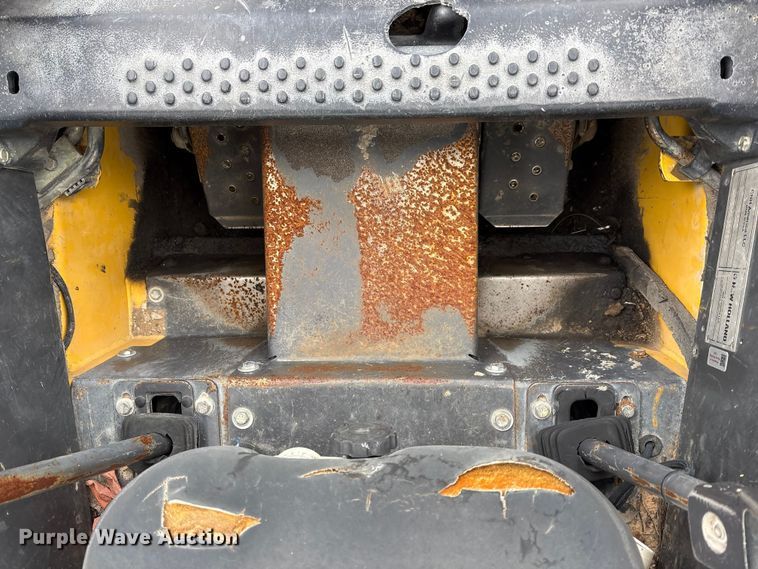 image for item ET7359 2006 New Holland L190 skid steer loader