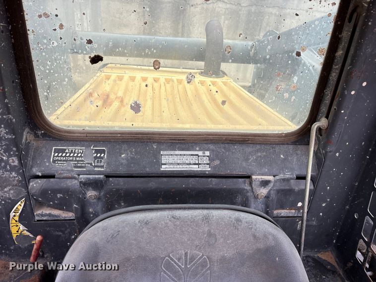 image for item ET7359 2006 New Holland L190 skid steer loader