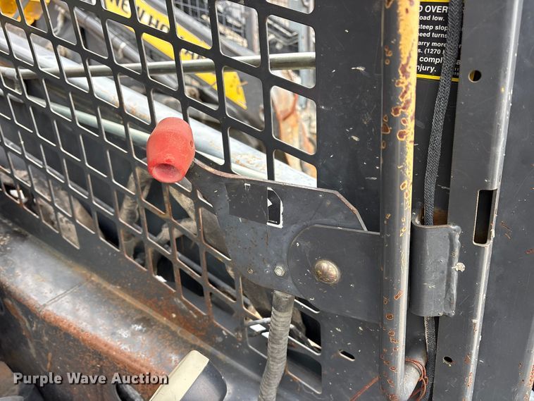 image for item ET7359 2006 New Holland L190 skid steer loader