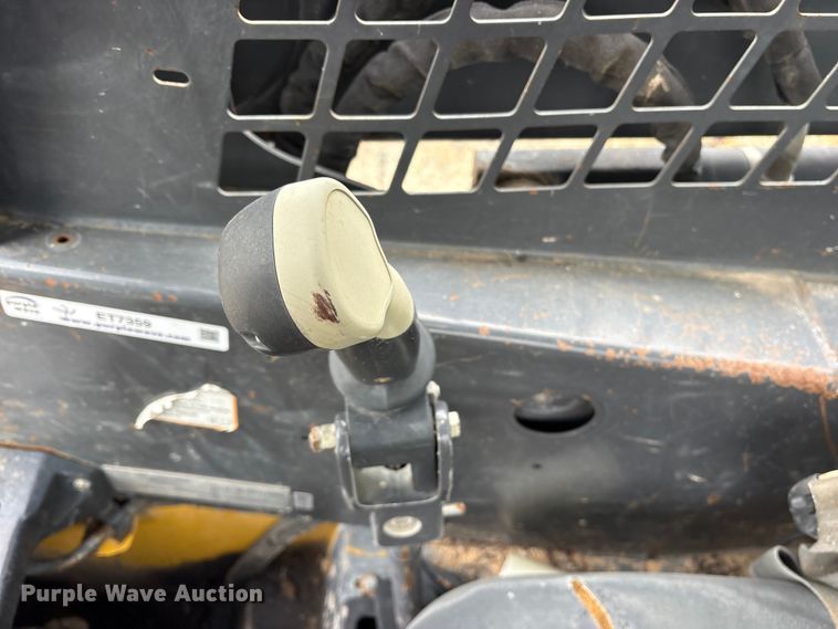 image for item ET7359 2006 New Holland L190 skid steer loader