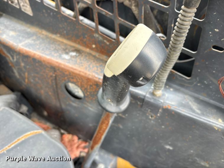 image for item ET7359 2006 New Holland L190 skid steer loader