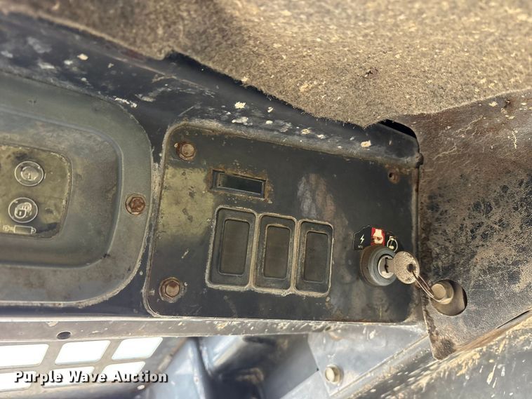 image for item ET7359 2006 New Holland L190 skid steer loader