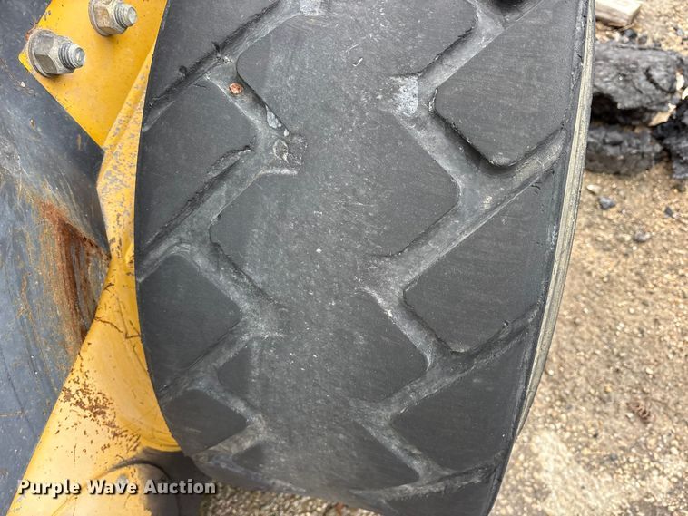 image for item ET7359 2006 New Holland L190 skid steer loader