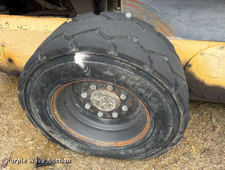 image for item ET7359 2006 New Holland L190 skid steer loader