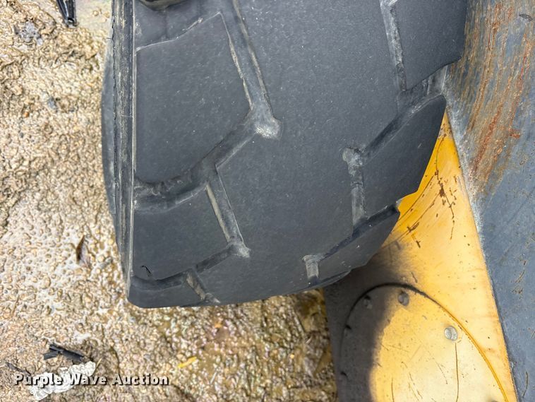 image for item ET7359 2006 New Holland L190 skid steer loader