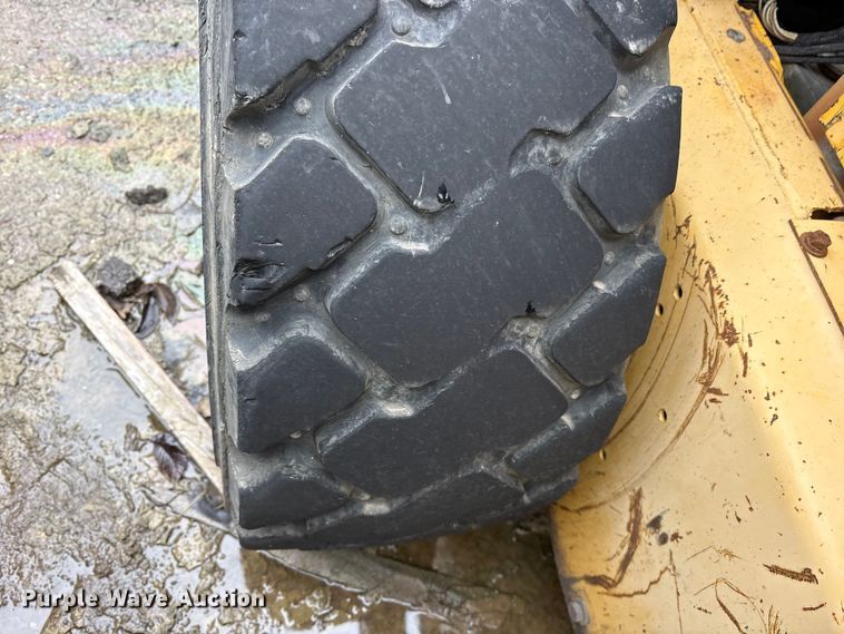 image for item ET7359 2006 New Holland L190 skid steer loader