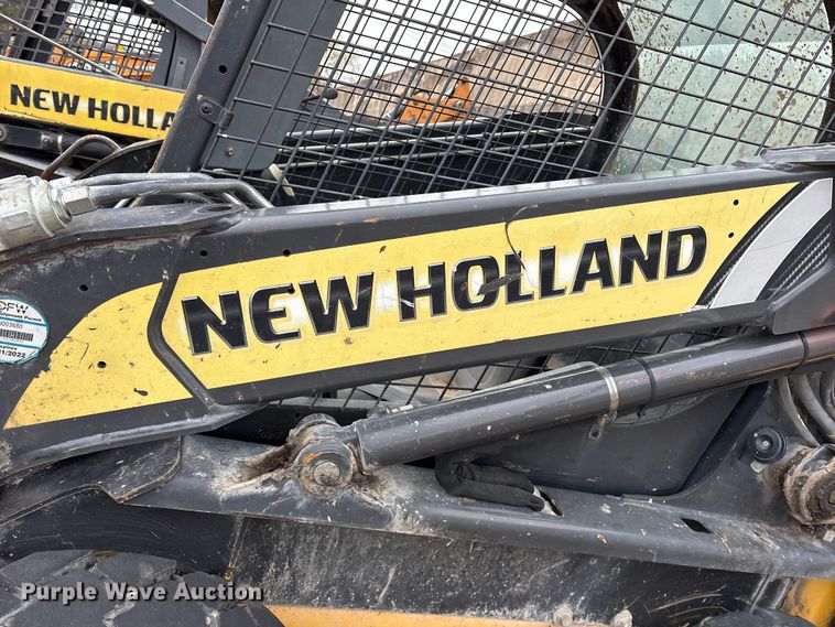 image for item ET7360 2014 New Holland L225 skid steer loader