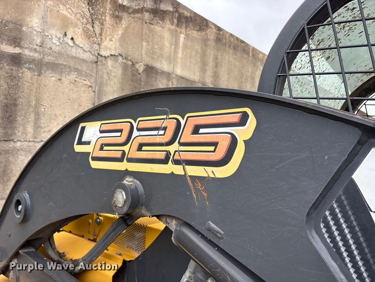 image for item ET7360 2014 New Holland L225 skid steer loader