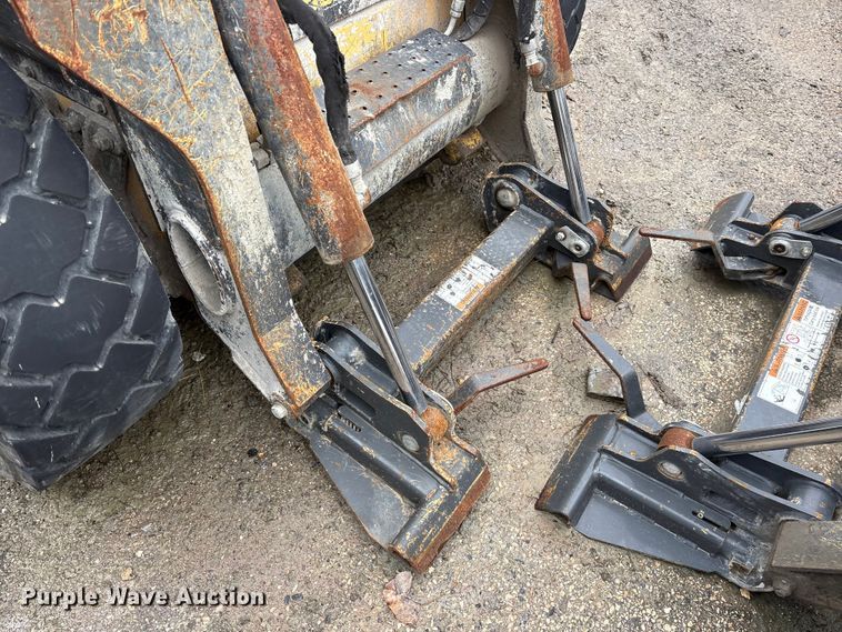 image for item ET7360 2014 New Holland L225 skid steer loader