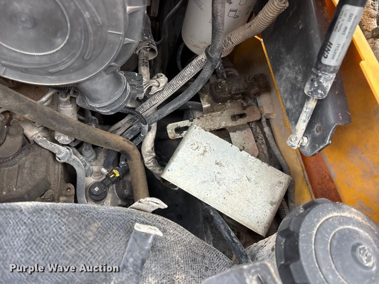 image for item ET7360 2014 New Holland L225 skid steer loader