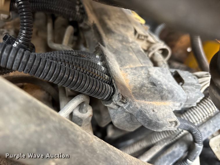 image for item ET7360 2014 New Holland L225 skid steer loader