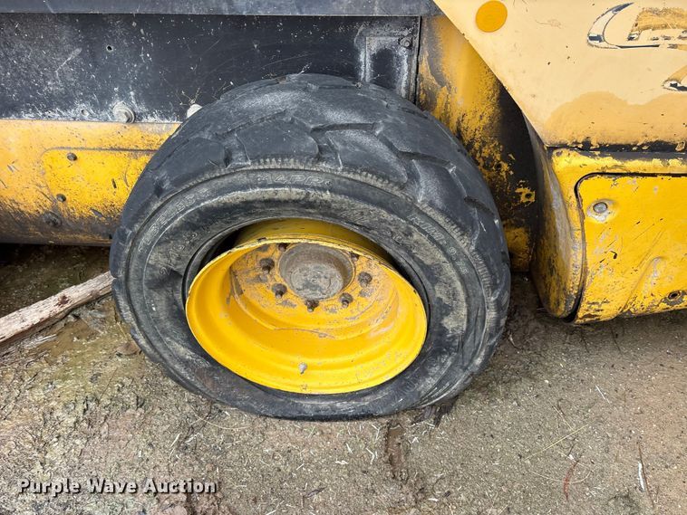 image for item ET7360 2014 New Holland L225 skid steer loader