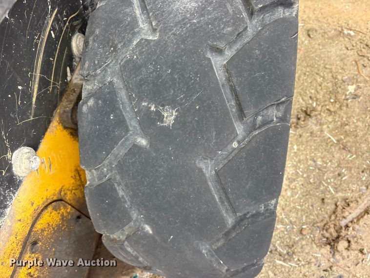 image for item ET7360 2014 New Holland L225 skid steer loader