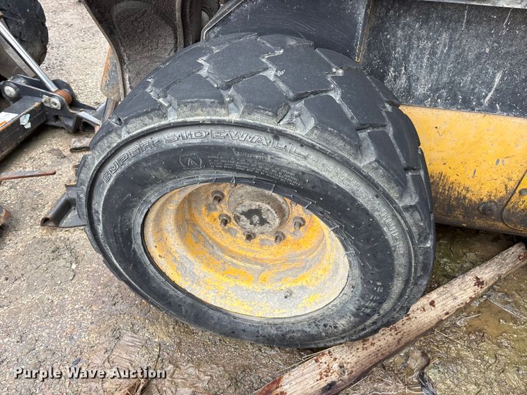 image for item ET7360 2014 New Holland L225 skid steer loader