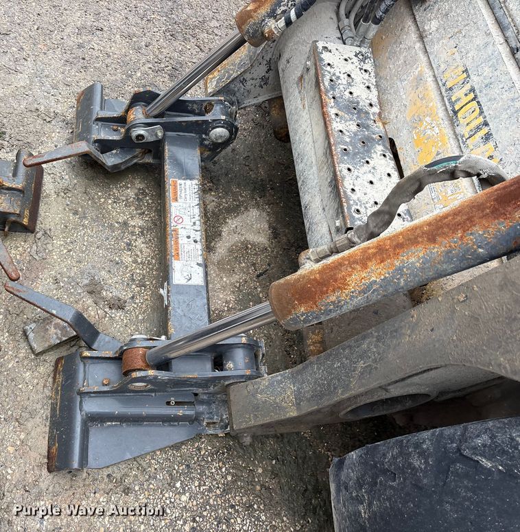 image for item ET7361 2013 New Holland L225 skid steer loader