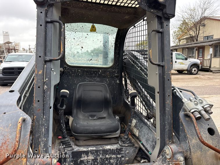 image for item ET7361 2013 New Holland L225 skid steer loader