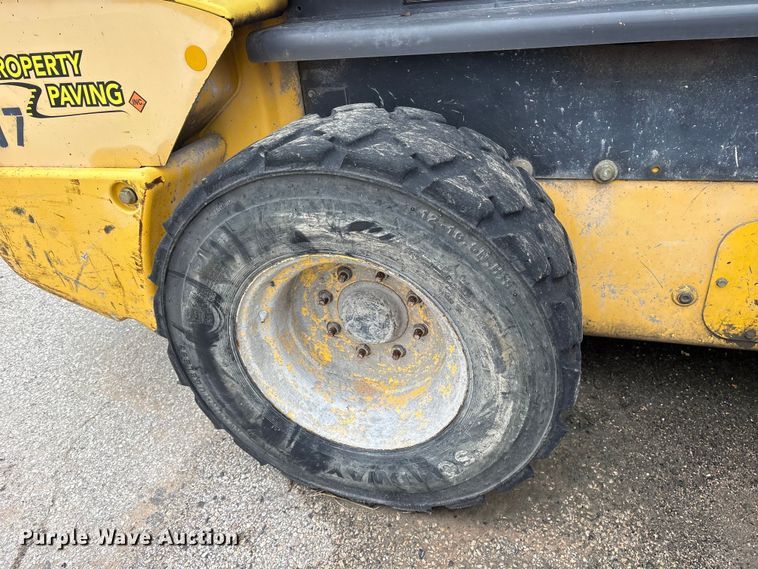 image for item ET7361 2013 New Holland L225 skid steer loader