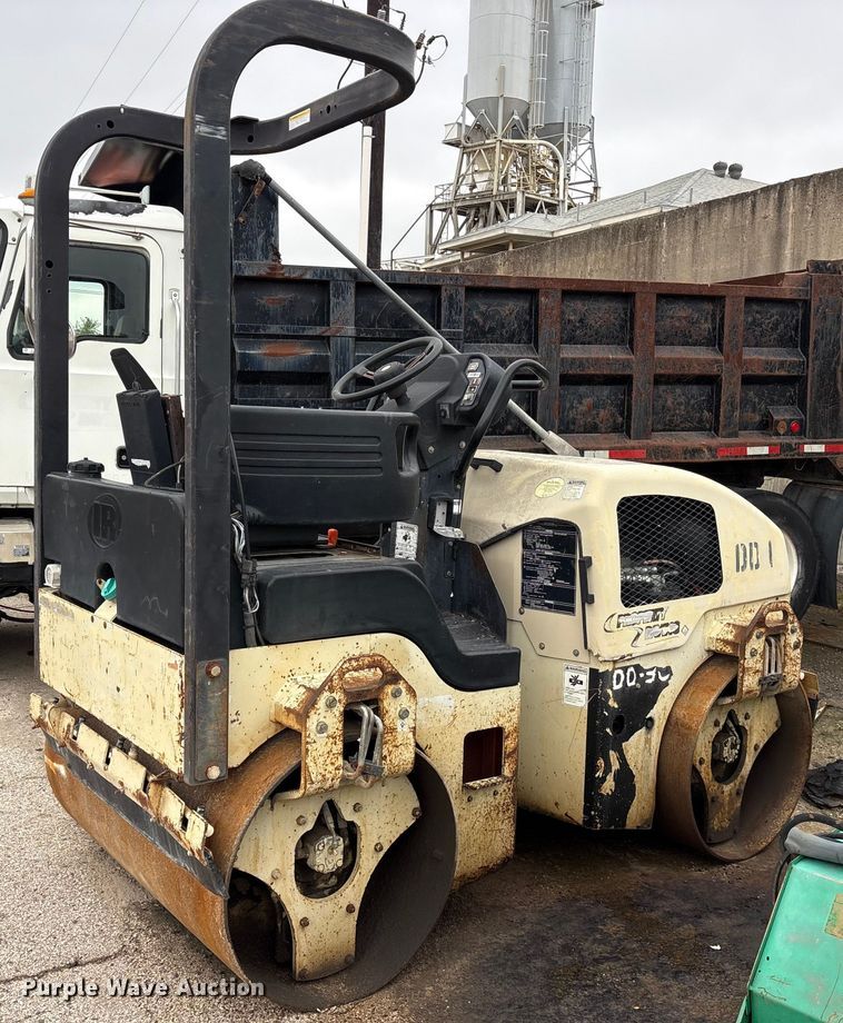 image for item ET7365 2005 Ingersoll Rand DD-30 double drum vibratory roller