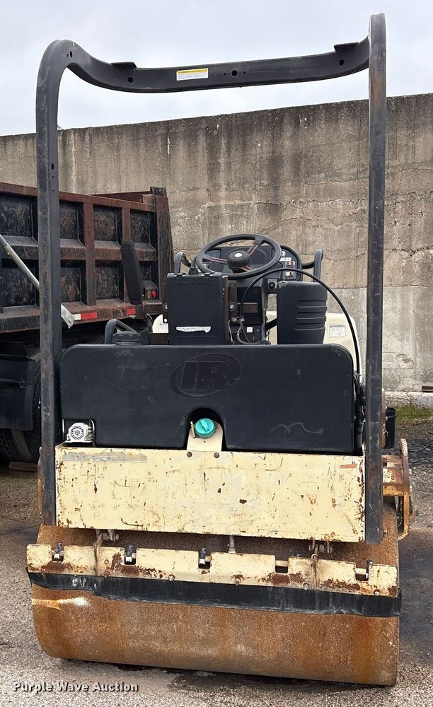 image for item ET7365 2005 Ingersoll Rand DD-30 double drum vibratory roller