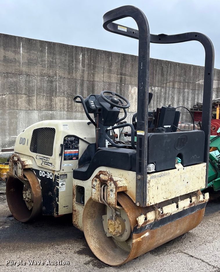 image for item ET7365 2005 Ingersoll Rand DD-30 double drum vibratory roller