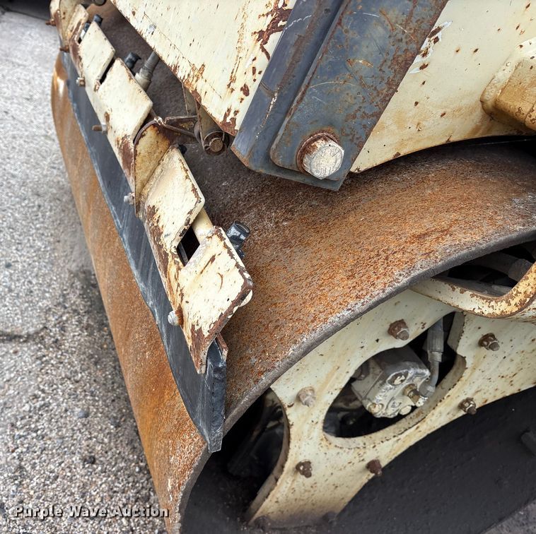 image for item ET7365 2005 Ingersoll Rand DD-30 double drum vibratory roller