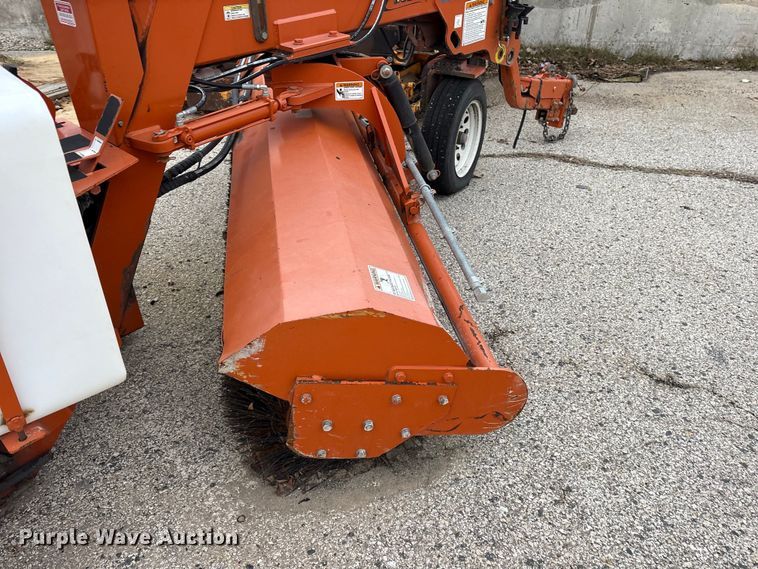 image for item ET7378 2001 Broce BB250B broom