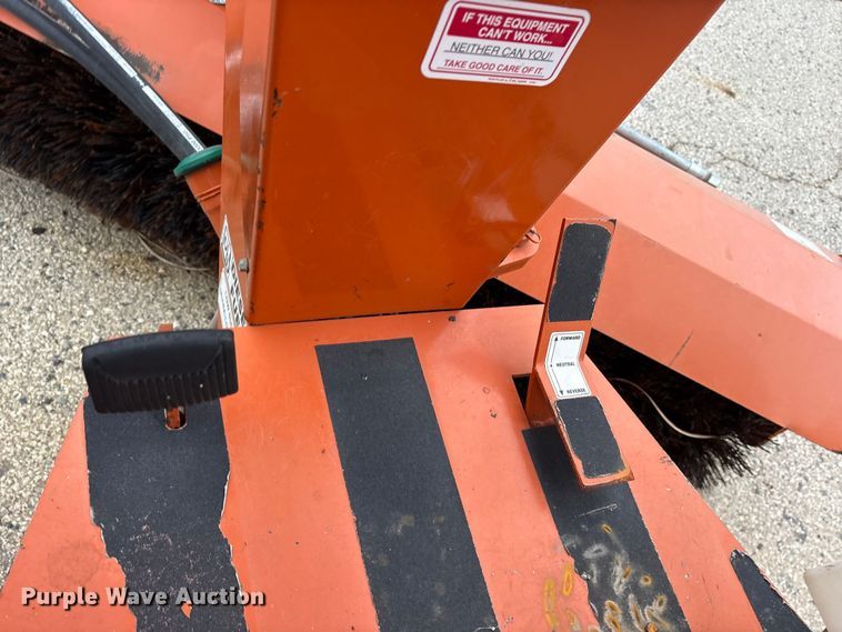 image for item ET7378 2001 Broce BB250B broom