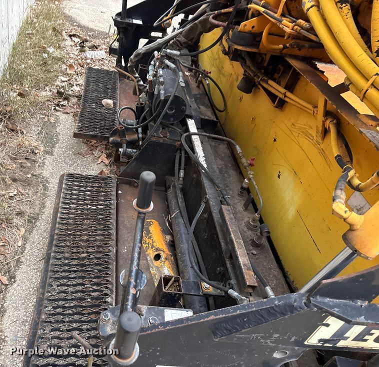 image for item ET7379 2007 LeeBoy 1000F paver