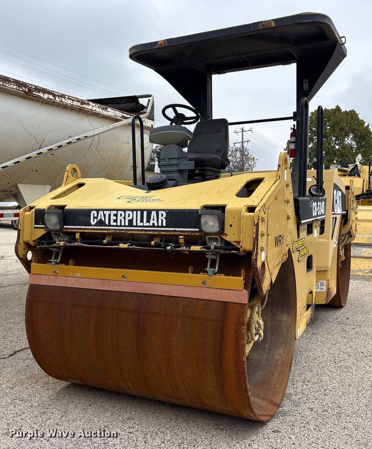 image for item ET7382 2006 Caterpillar CB-534D double drum vibratory roller