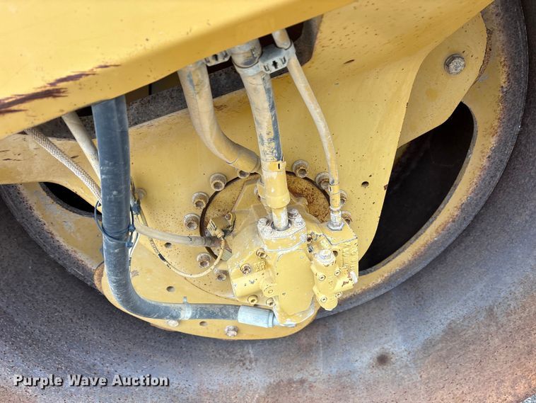 image for item ET7382 2006 Caterpillar CB-534D double drum vibratory roller