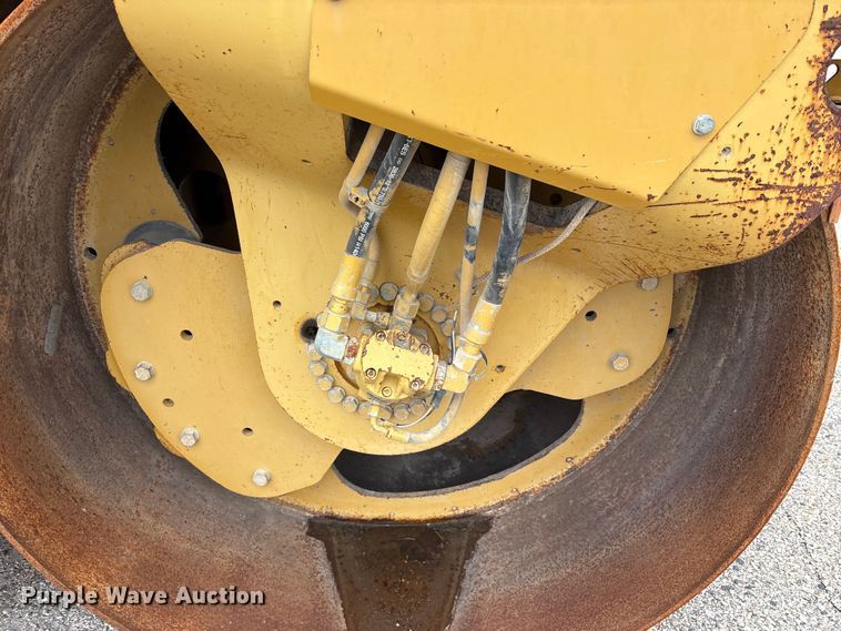 image for item ET7382 2006 Caterpillar CB-534D double drum vibratory roller