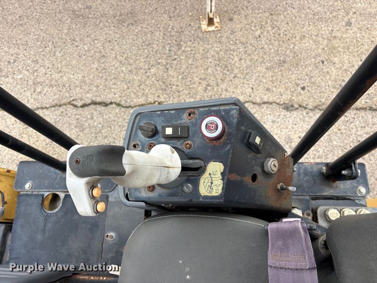 image for item ET7382 2006 Caterpillar CB-534D double drum vibratory roller