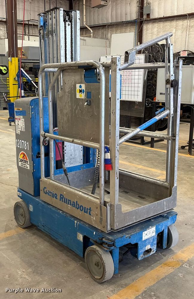 image for item ET7495 2013 Genie GR-20 vertical lift