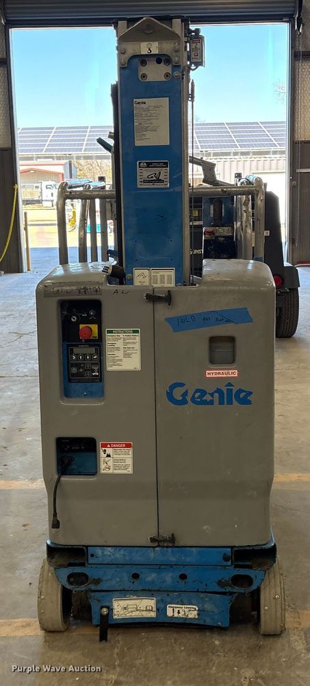 image for item ET7495 2013 Genie GR-20 vertical lift