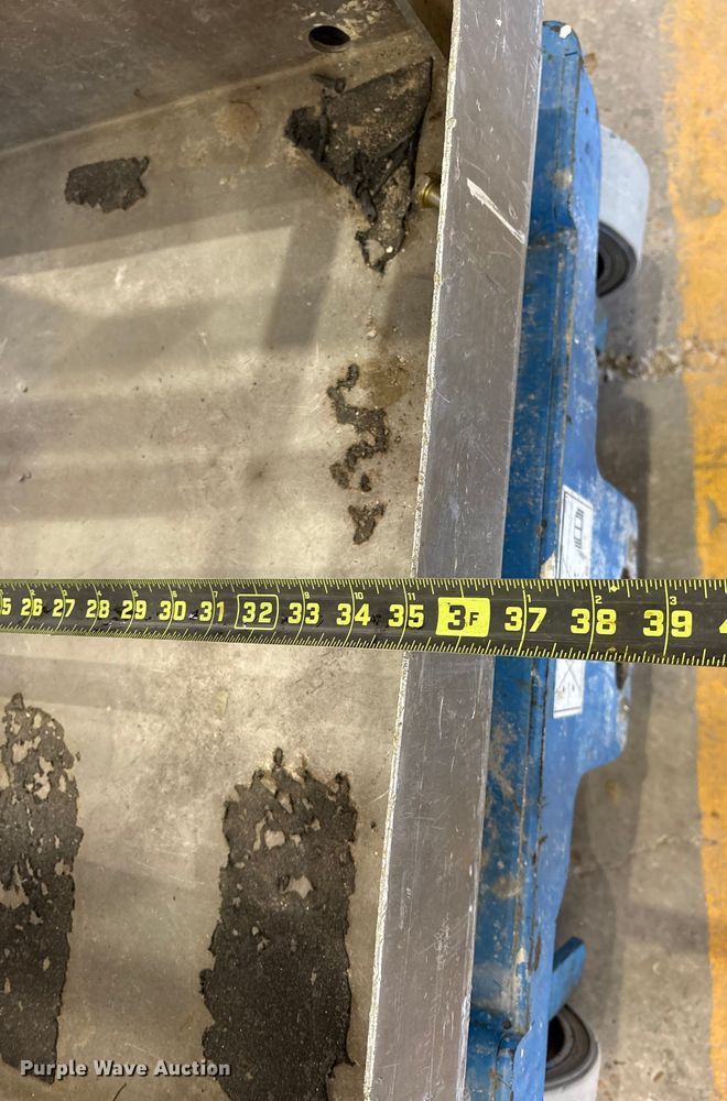 image for item ET7495 2013 Genie GR-20 vertical lift