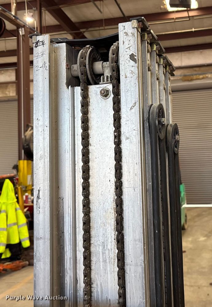 image for item ET7495 2013 Genie GR-20 vertical lift