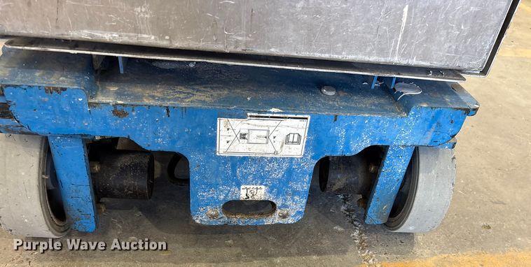 image for item ET7495 2013 Genie GR-20 vertical lift