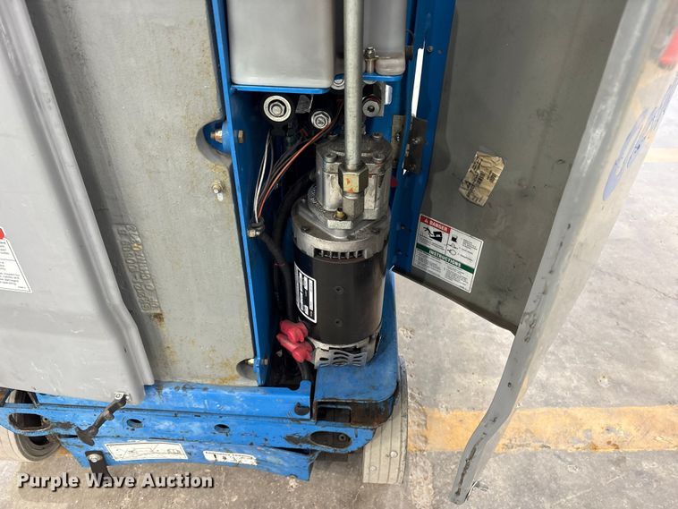 image for item ET7495 2013 Genie GR-20 vertical lift