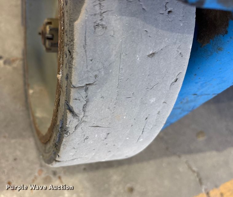 image for item ET7495 2013 Genie GR-20 vertical lift