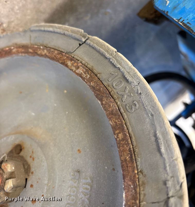 image for item ET7495 2013 Genie GR-20 vertical lift