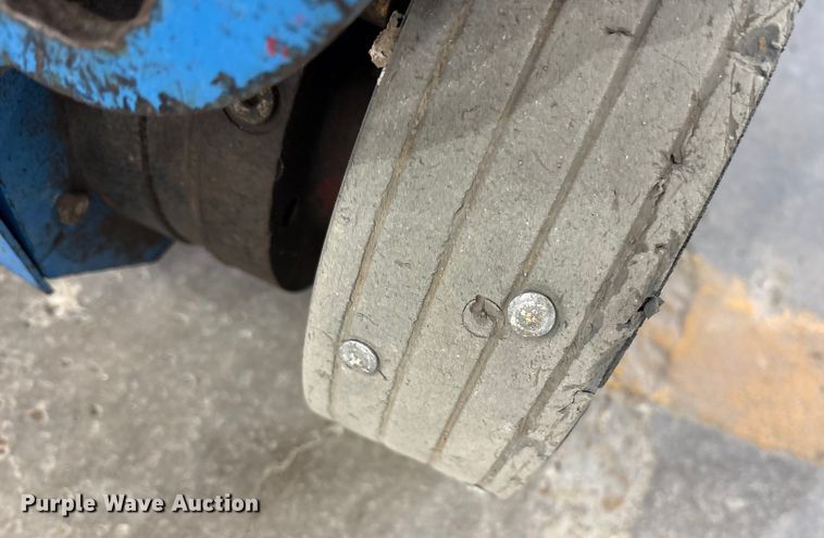 image for item ET7495 2013 Genie GR-20 vertical lift