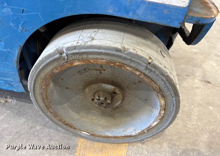 image for item ET7495 2013 Genie GR-20 vertical lift