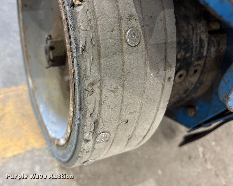 image for item ET7495 2013 Genie GR-20 vertical lift