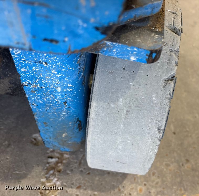 image for item ET7495 2013 Genie GR-20 vertical lift